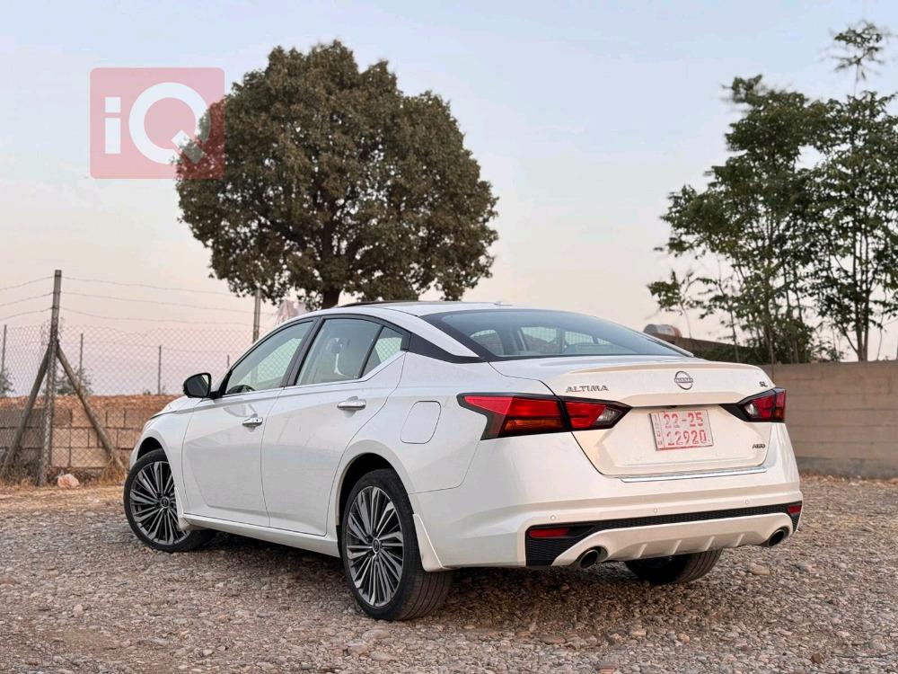 نيسان ألتيما